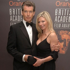 Aunque Charlotte no era hija biológica de Brosnan, éste la crió cuando se casó con su madre y eran muy allegados