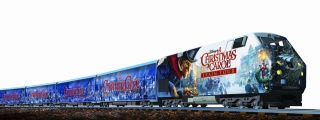 El tren viene decorado y equipado con material de la película