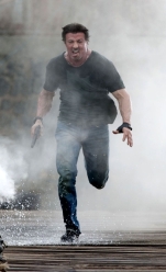 Stallone podrá ser visto en la cinta "The Expendables" junto a un gran elenco. La cinta estrena el próximo año